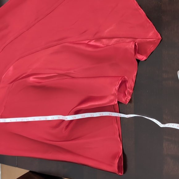 Smart Set size medium red satin skirt - Picture 6 of 6